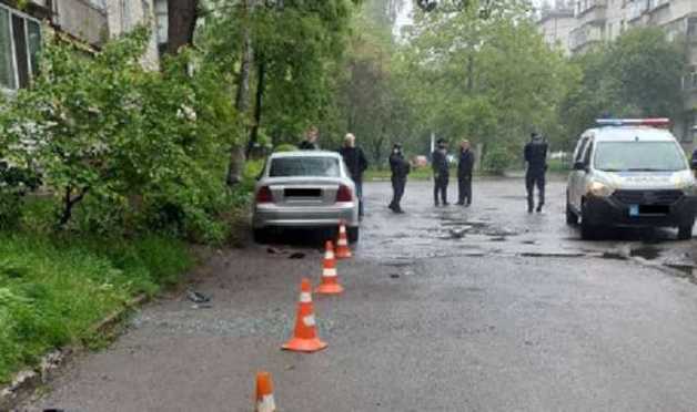 Стрельба в Броварах: задержаны вооруженные люди, одного из нападавших ранила полиция