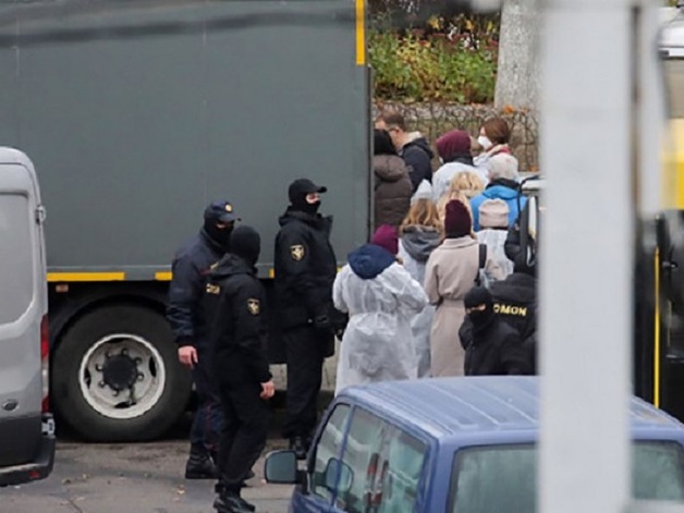 В Минске силовики жестко разогнали протестную акцию медиков