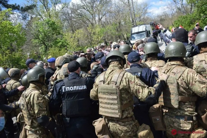 В Одессе произошла массовая драка из-за запрещенной символики, есть задержанные