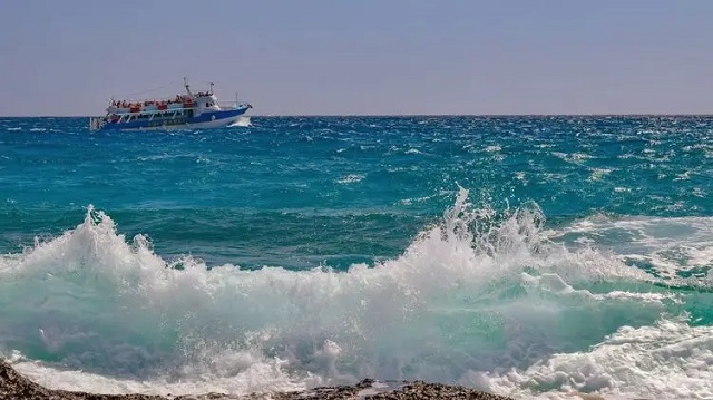 Под Одессой в море нашли тело мужчины, который пошел купаться вместе с сыном. Ребенка еще ищут