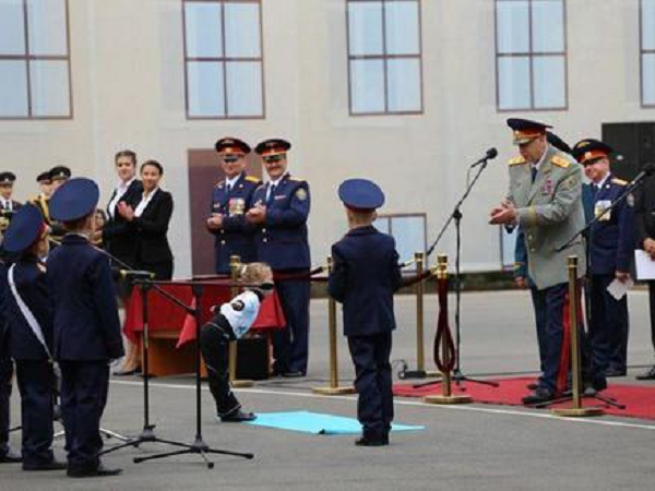 В Петербурге дошкольница в стихах обещала Бастрыкину привлечь маму, если надо