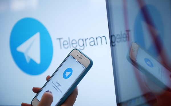 «Утром в куплете»: зачем власти запускают 100 анонимных Telegram-каналов