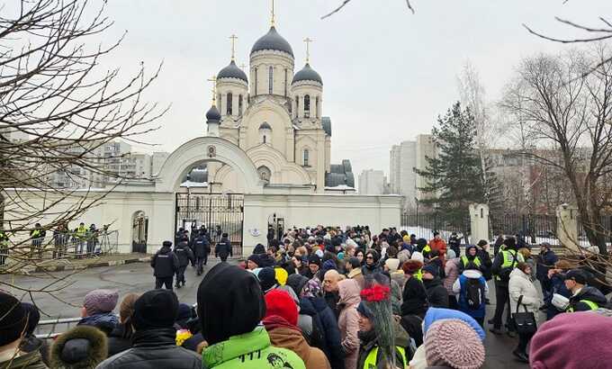 Тело Алексея Навального было доставлено для прощания в церковь в Марьино