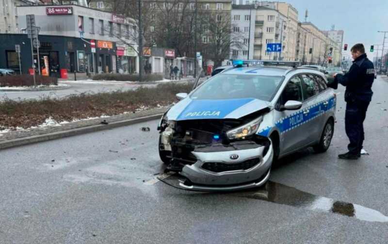 В столице Польши разыскивают водителя BMW, который спровоцировал два столкновения с полицейскими автомобилями