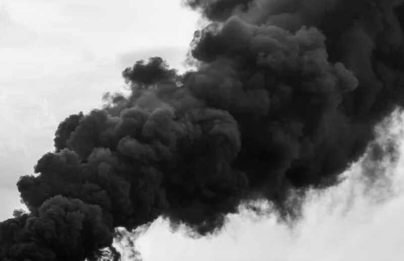 В Донецке произошёл пожар после удара по промышленной зоне