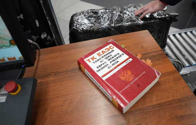 Китайских студентов поймали на попытке вывоза российской экипировки посредством почты