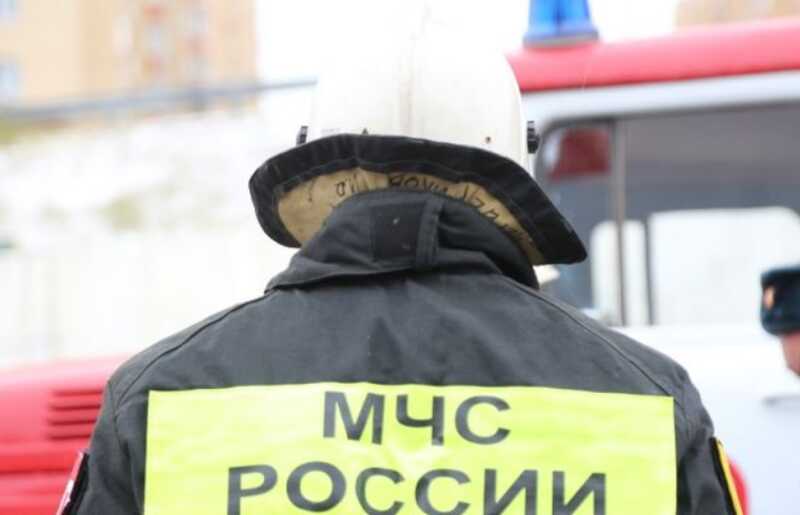 В Санкт-Петербурге произошел пожар в автобусе: на месте работают спасатели