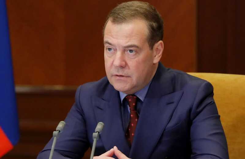 Медведев допустил возможность перемирия с Украиной: «Боевые действия прекратятся»