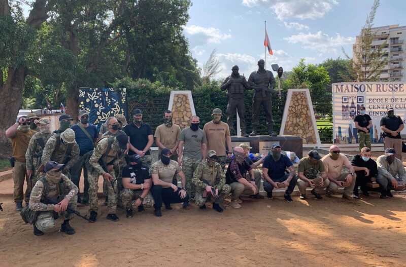 Российские военнослужащие и участники группы "Вагнер" приняли участие в параде в Центральноафриканской Республике в честь Дня Победы