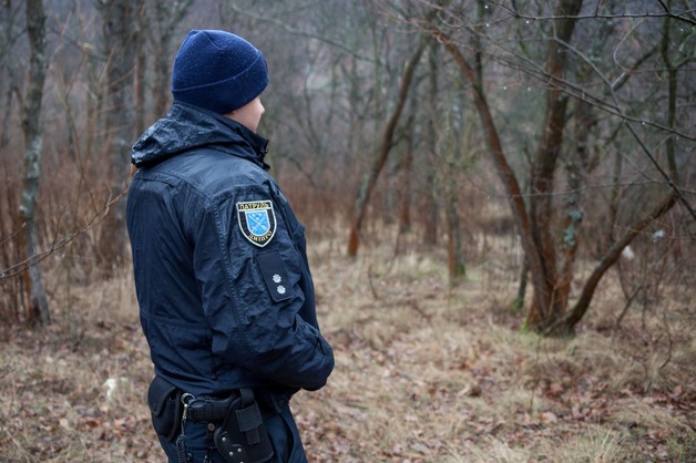 В Днепре нашли повешенной молодую пару