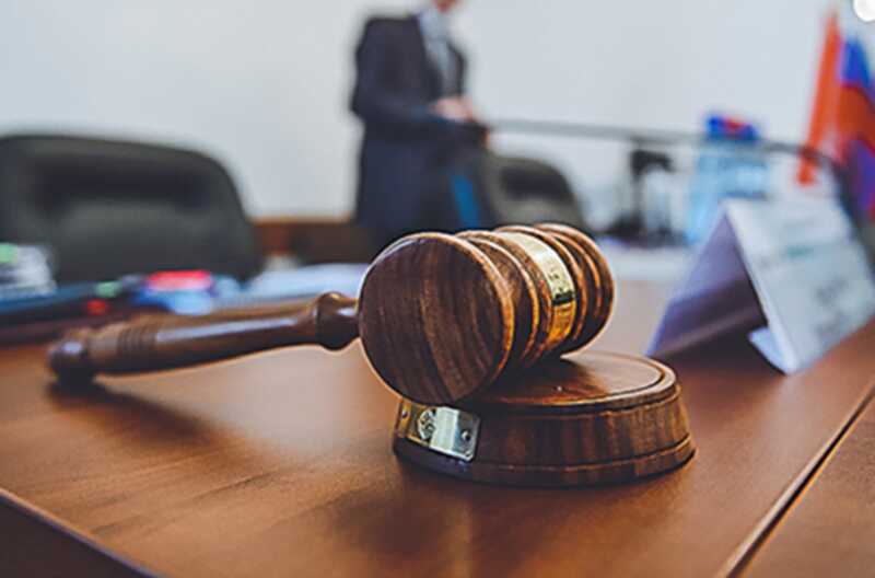 Французский суд приговорил бывшего медика к 20 годам заключения по обвинению в сексуальном насилии в отношении сотен детей