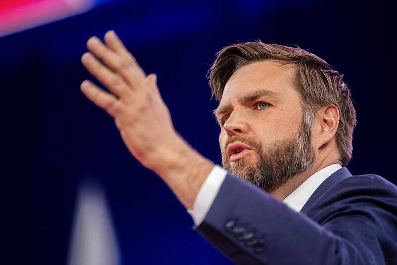 Джей Ди Вэнс использует противостояние Трампа и Маска для продвижения своей политической карьеры