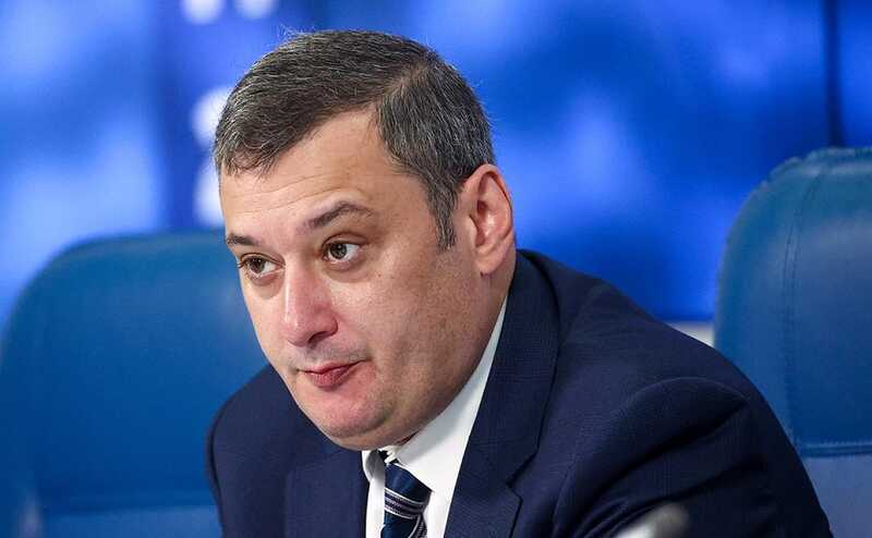 Военный, стрелявший в Судже ради развлечения, погиб в ДТП во время погони, по словам Александра Хинштейна