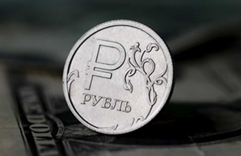 Российские власти и бизнес на ПМЭФ призывают к ослаблению рубля