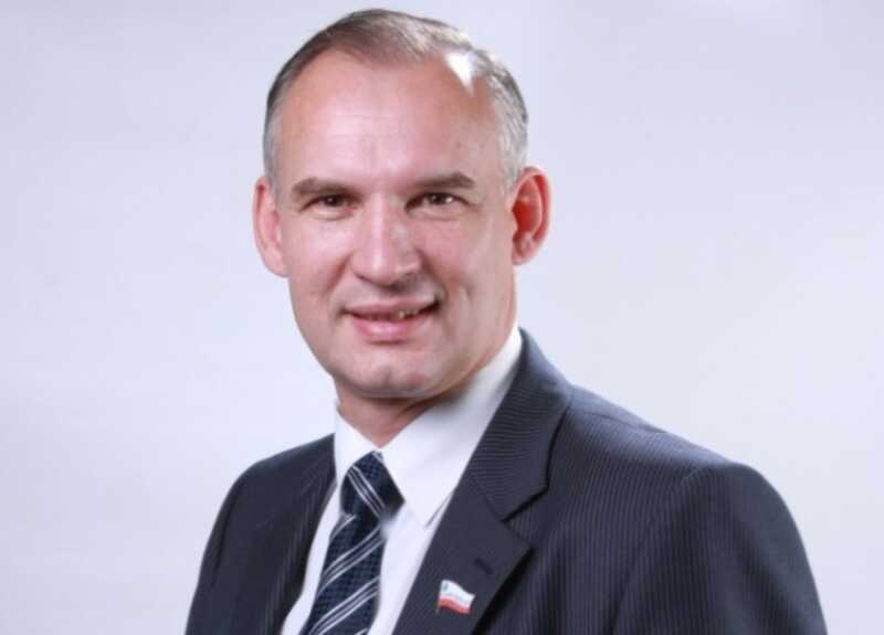 Бывшего депутата из Саратова, Алексея Сергеева, обвиняют в мошенничестве и внесли в международный розыск