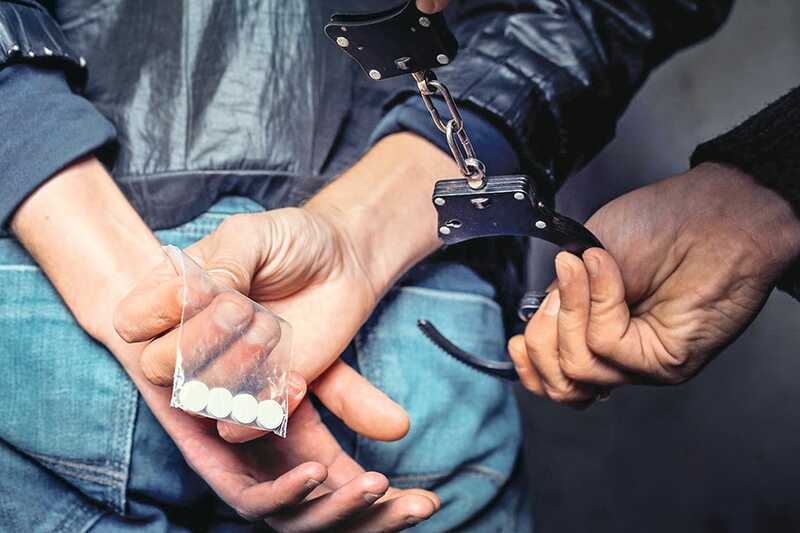 В Ирландии торговец наркотиками реализовал товар прямо в ходе слушания по своему делу