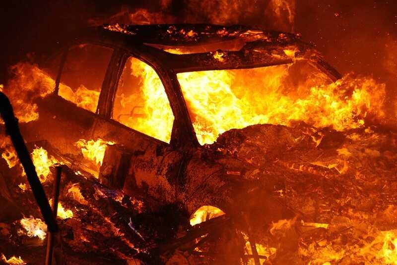 В Липецкой области вспыхнула колонна автомобилей Минобороны после аварии