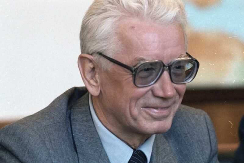 Умер последний член Политбюро ЦК КПСС Вадим Медведев