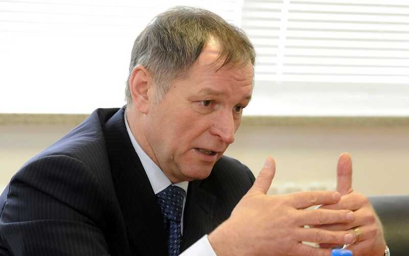 Гарем Константина Струкова: супруги олигарха меняются друг с другом, как караул