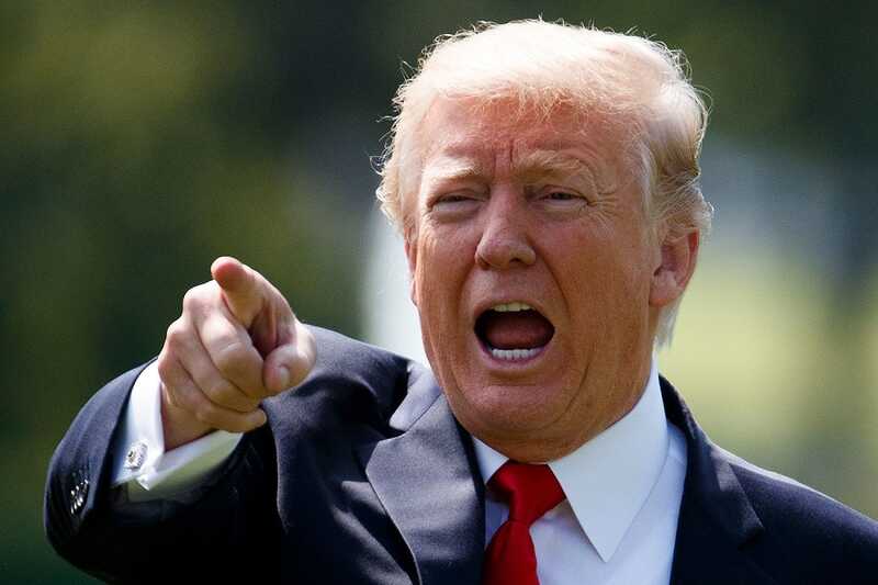 Трамп обвинил представителей СМИ в фальсификации его подписи на поздравлении Джеффри Эпштейну