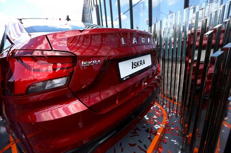 АвтоВАЗ не справляется с производством: выпуск новой Lada Iskra откладывается на несколько месяцев