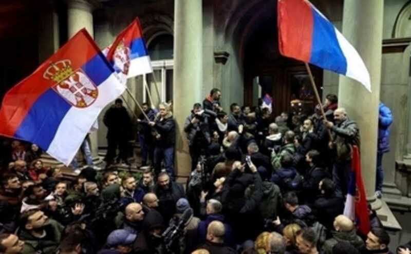 В Сербии задержали множество демонстрантов на протестах