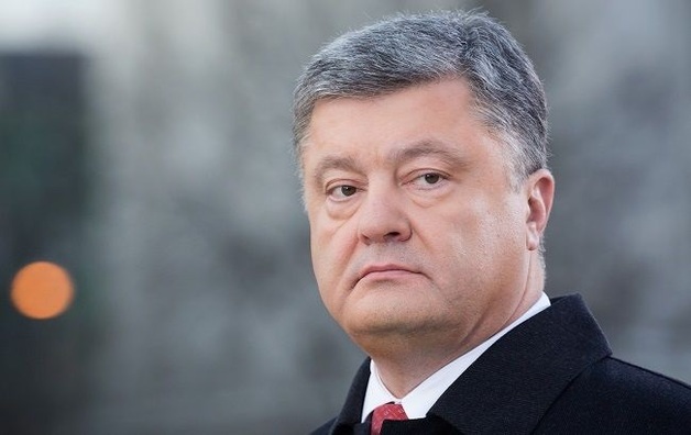 СМИ: Порошенко съездил на Мальдивы по секретному паспорту, изготовленному СБУ