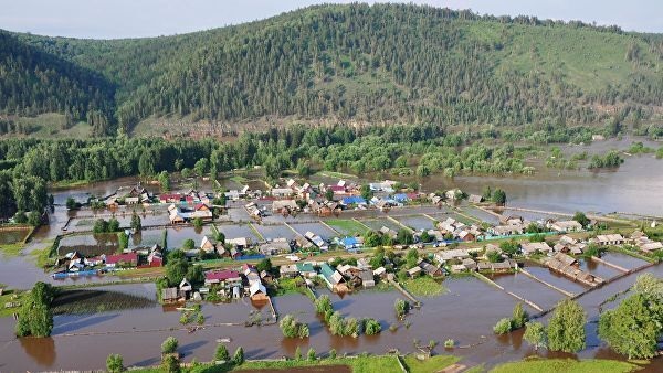 В России целая область ушла под воду: есть погибшие и пропавшие. Фото и видео потопа