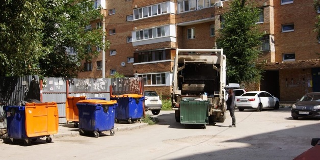 «В долгах как в шелках»?