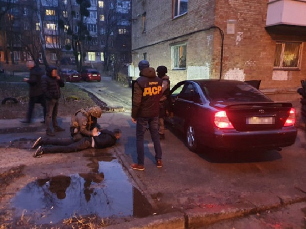 Банду возглавлял депутат: в Закарпатье освободили заложников-нелегалов, в том числе двух детей