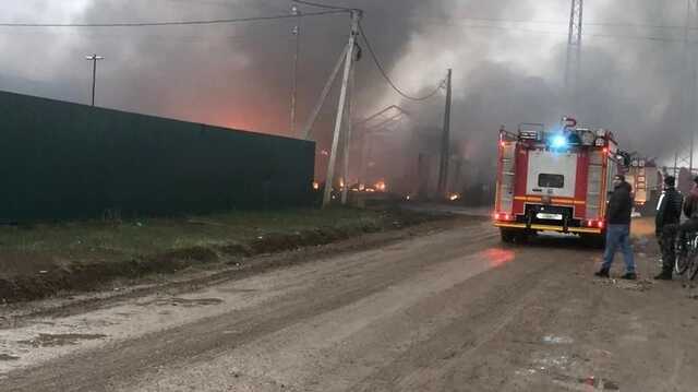 Под Москвой бензовоз взорвался во время слива топлива