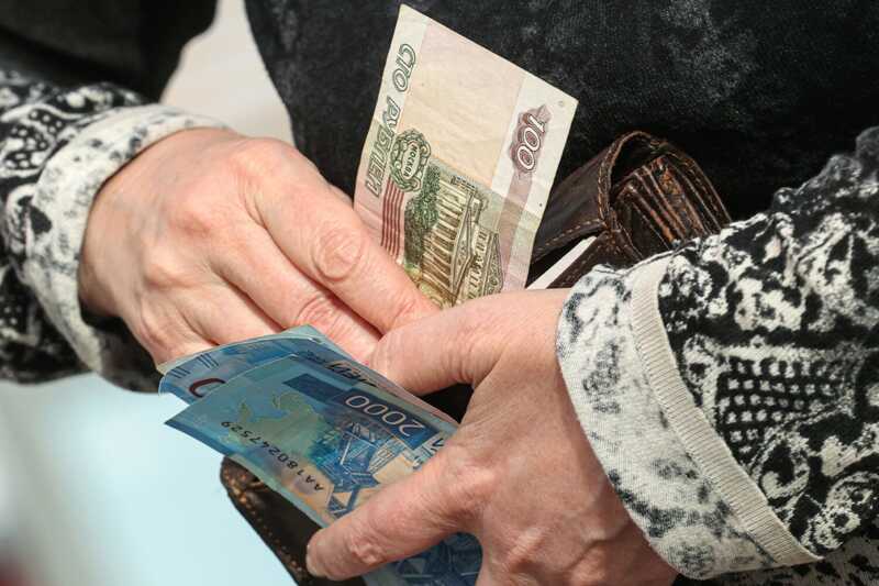 В Тверской области пенсионерка передала мошенникам 6,7 миллиона рублей и полтора месяца ждала от них звонка
